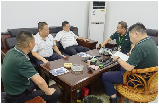 三只兔總裁韓軍一行蒞臨雷諾瓷磚膠參觀考察，初步達(dá)成合作意向
